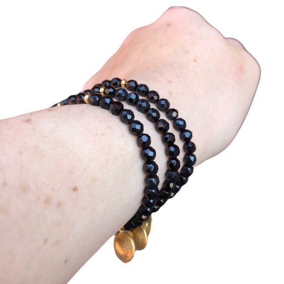 💕HP💕Evil Eye black Beaded stretch Bracelet - Picture 5 of 16